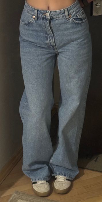 Широкі джинси прямого крою середньої посадки MONKI