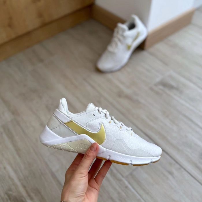 Nike Legend Essential 2