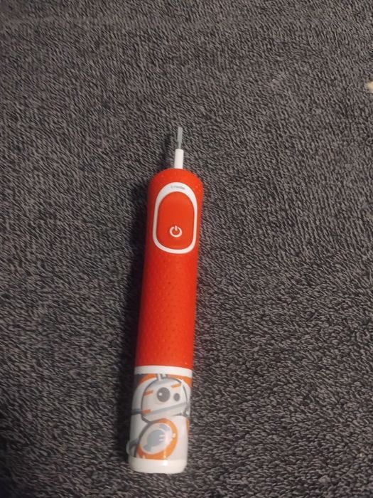 Продам електричну зубну шітку oralB