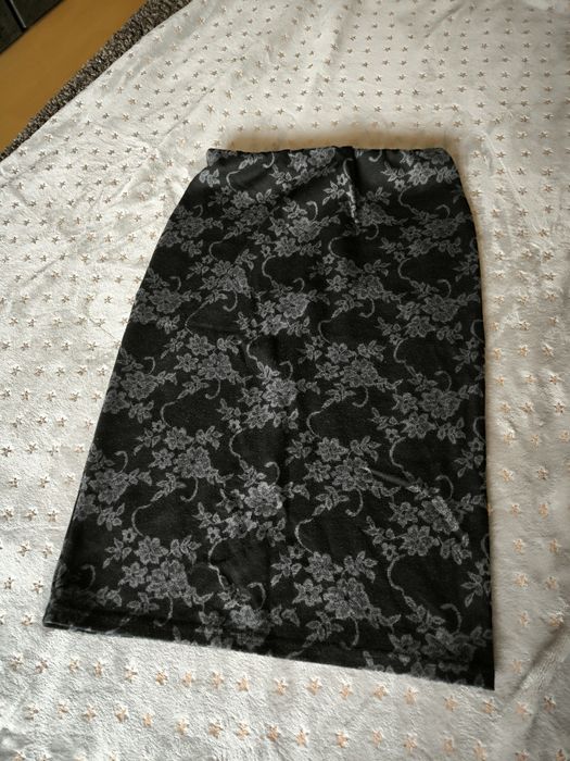 Saias pelo joelho justas ao corpo