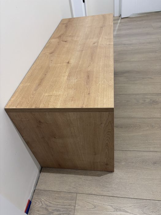 Laweczka  z połkami na buty