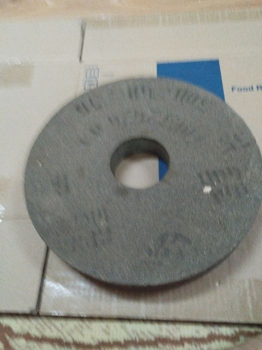 Продам наждачные круги новые.