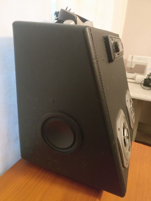 Vende-se uma coluna portátil