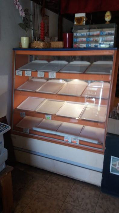 Стелажі для їжі может комусь потрібні