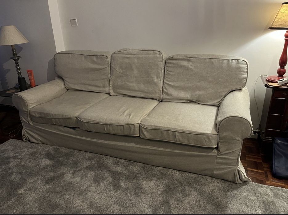 Sofa em otimas condcioes com capa