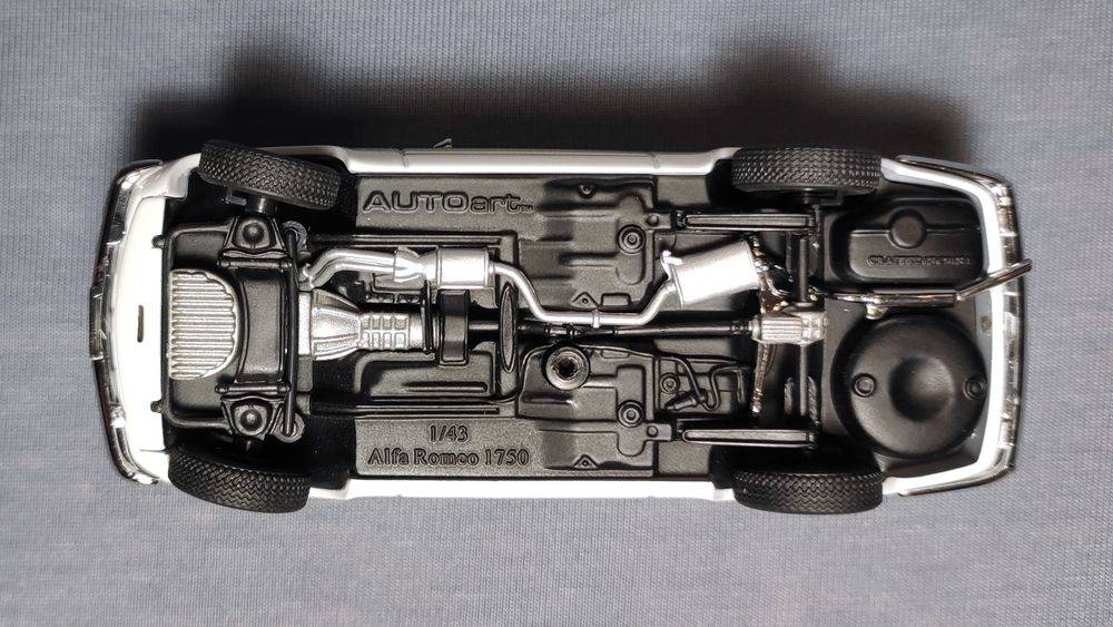 Модель 1/43 Alfa Romeo 1750 GT Veloce (Autoart)