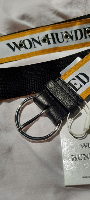 Nowy z metkami pasek von Hundred