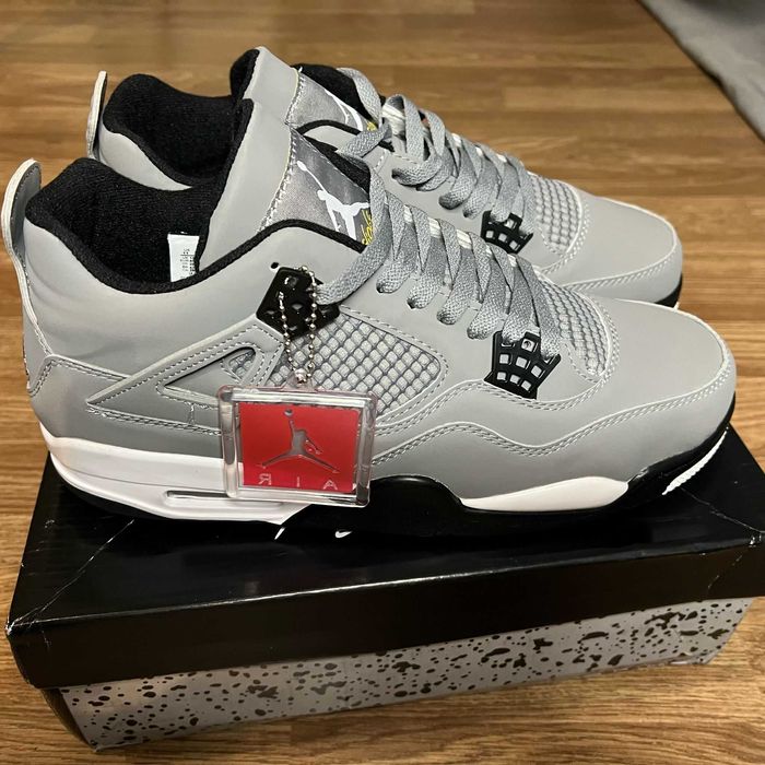 Sapatilhas Jordan 4 Tam. 45