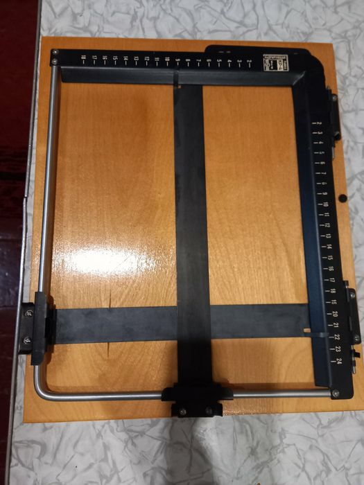 Продаётся рамка для  черчения.