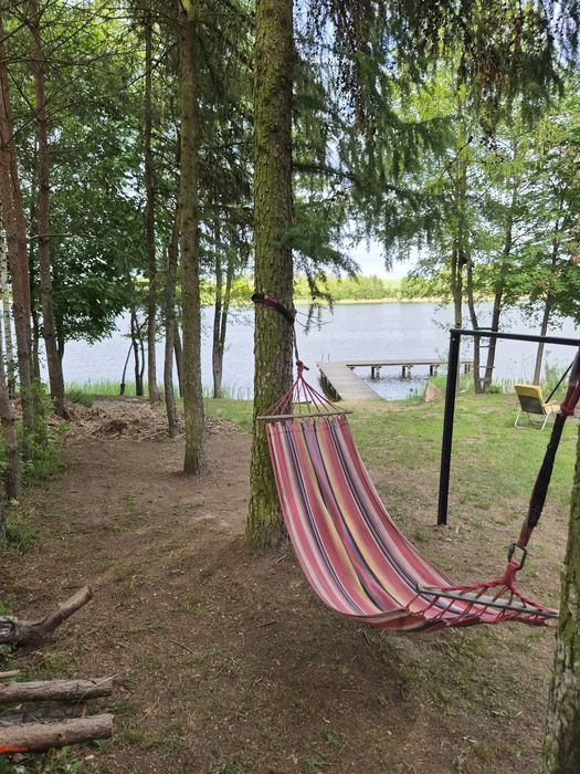 Domek nad jeziorem Chalińskim w Rybinach.