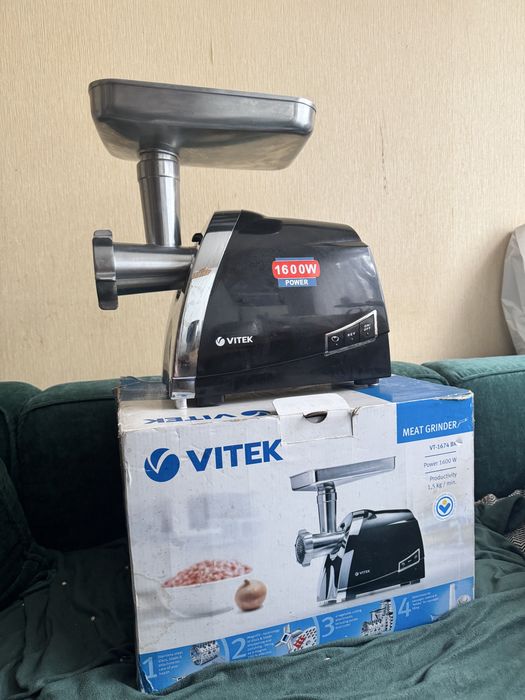 Електром'ясорубка Vitek VT-1674 BK, 1600 Вт