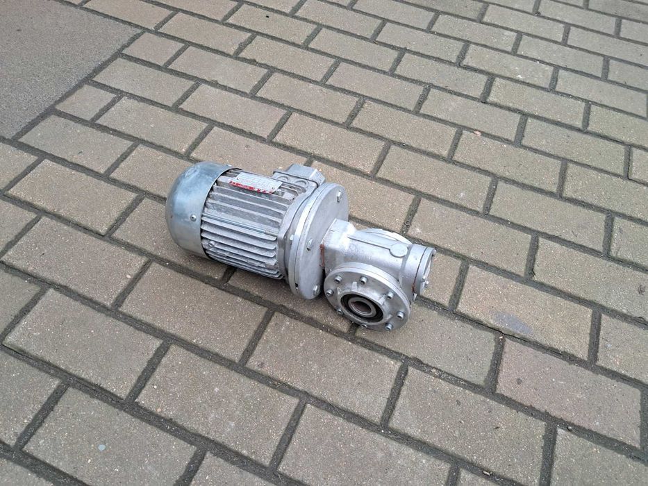 Motoreduktor 0.55kw 30 obrotów przekładnia. Wysyłka