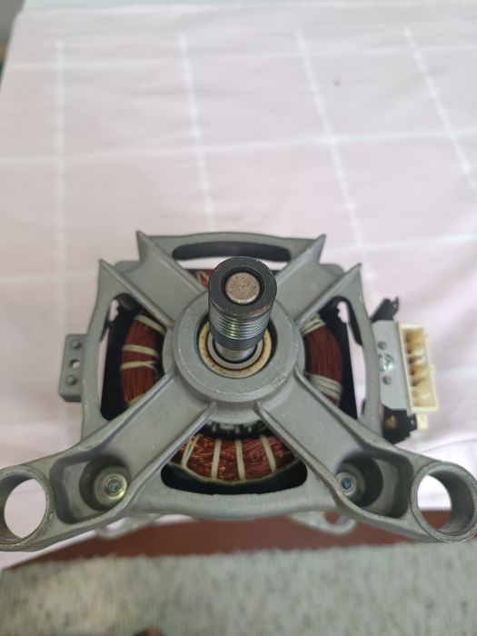 Motor de máquina de lavar roupa Indesit IMA 864B MY TIME SPT.