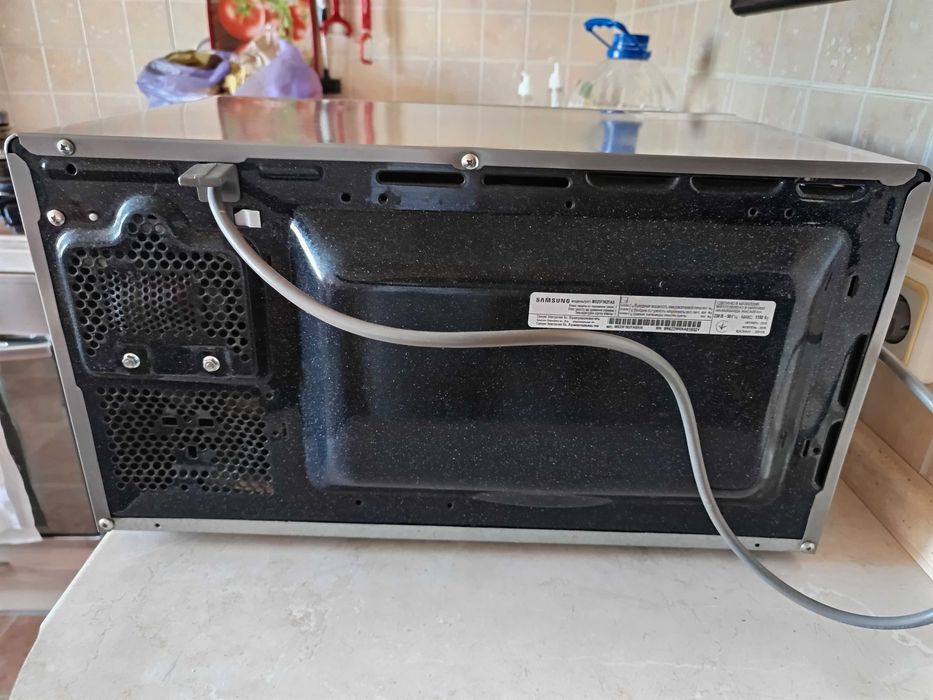 Продам микрохвильову піч Samsung MS23F302TAS