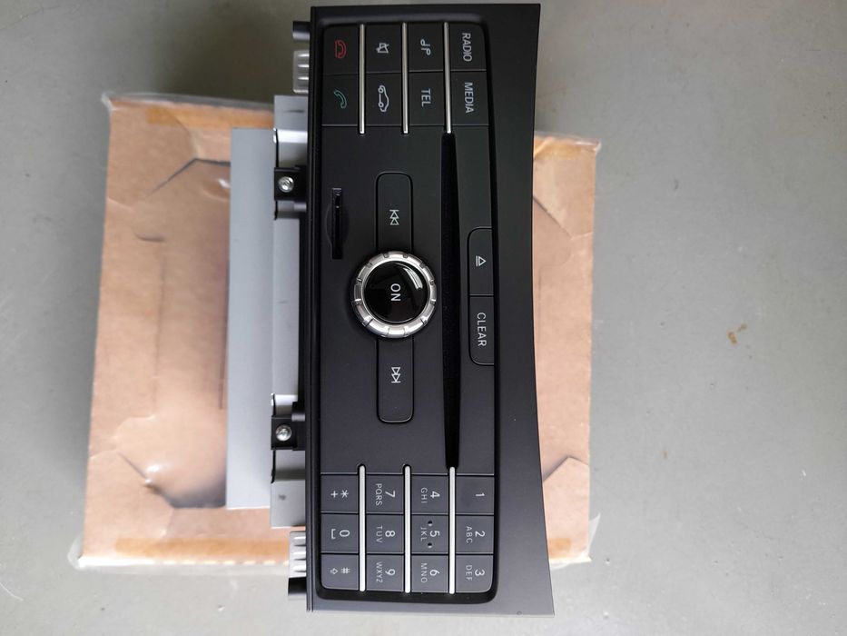 auto radio mercedes E220 modelo 218,900,3207