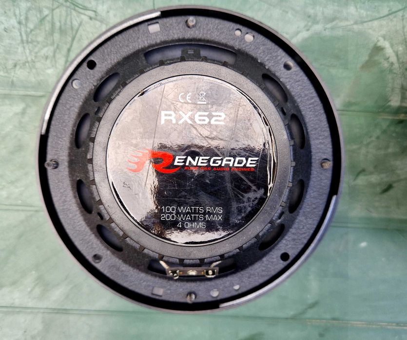 Dwa głośniki Renegade RX62