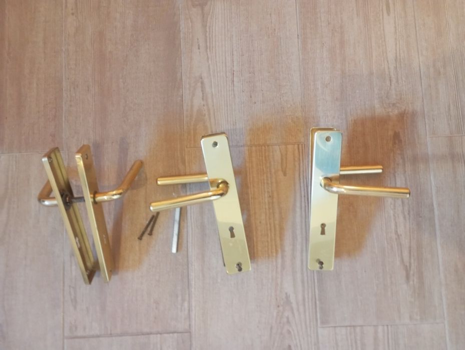 Puxadores e fechaduras