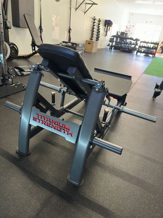 Hipthrust Machine432945166518865922