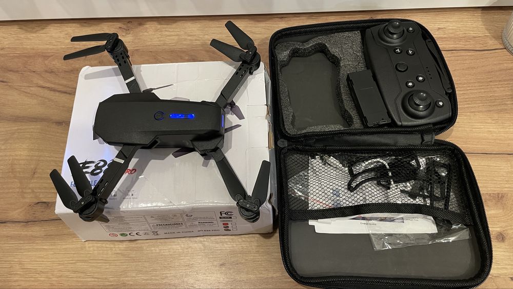 Dron E88 zestaw z dodatkową baterią