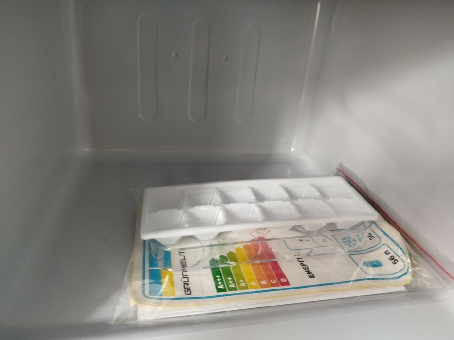 холодильник Grunhelm TRF-S86M44-S двокамерний  86 літрів сірий