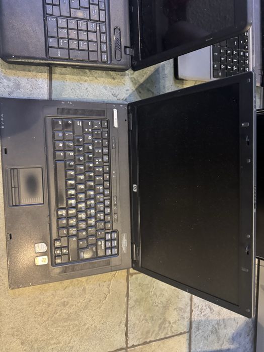 Laptopy cztery sztuki stan nieznany  HP, Toshiba,acer i acer