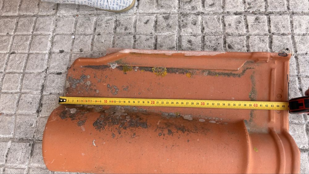 Telhas Cerâmicas J. Coelho da Silva | Cerca de 300 Unidades