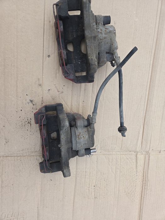 Zacisk jarzmo przod audi a4 b8