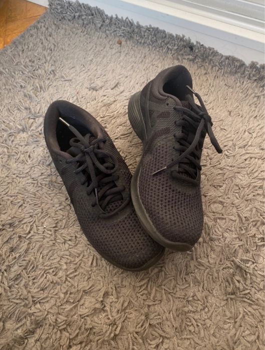 Czarne damskie buty sportowe Nike rozm. 38.5