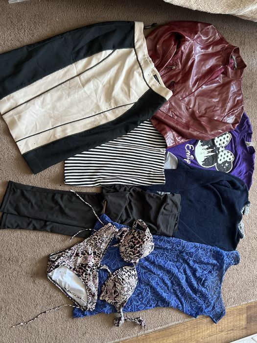 Віддам одяг р.S.