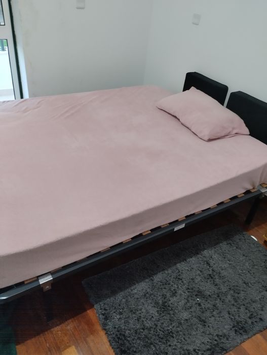 Vende se cama de casal com colchão