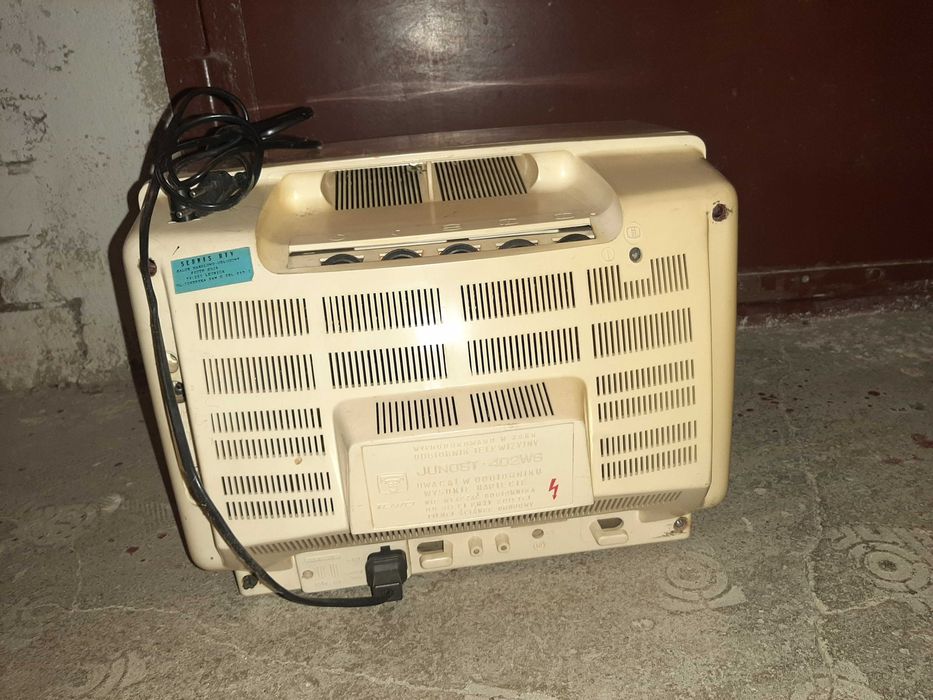 Telewizor JUNOST 402B czarno-biały
