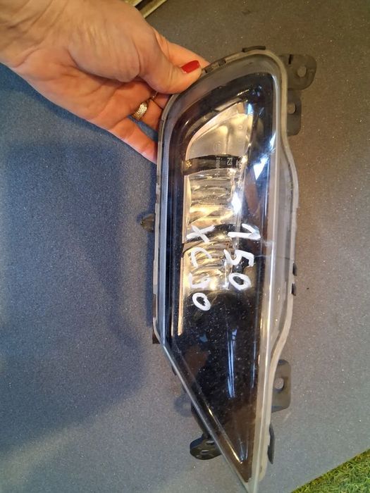prawy halogen volvo xc90