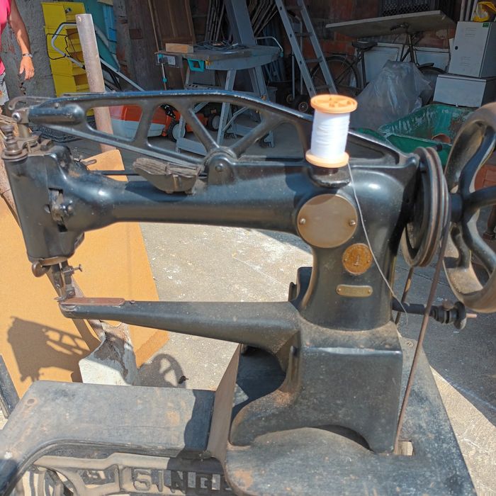 Maquina de sapateiro.