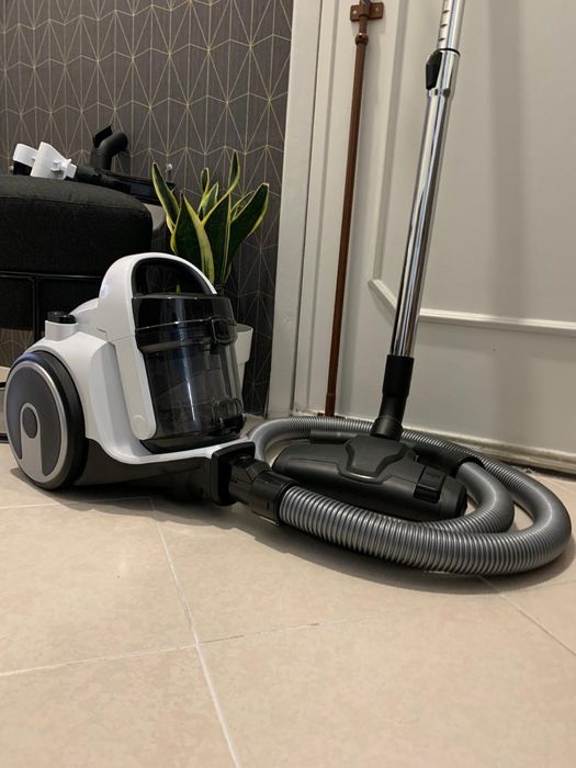 Aspirador sem Saco BOSCH BGS05A222 Série 2 (78 dB), como novo.