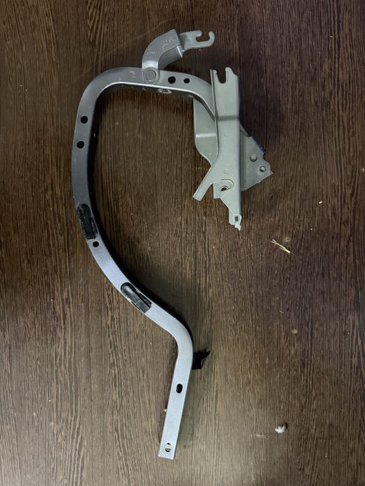 Lexus es 300h петля багажника