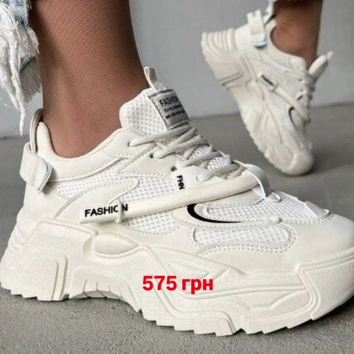 Жіночі кросівки весна 2026