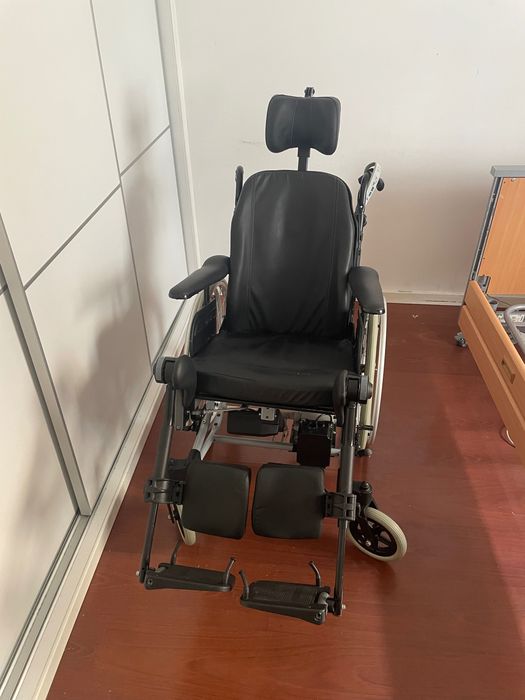 Cadeira de Rodas Eléctrica Invacare Clemátis 44 de 2020