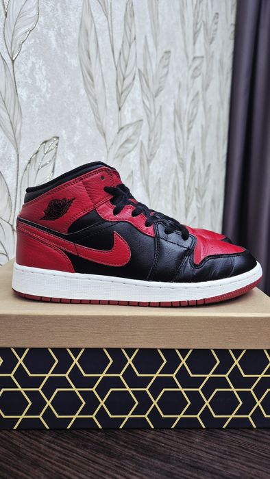 Кросівки Nike Air Jordan Mid 1
