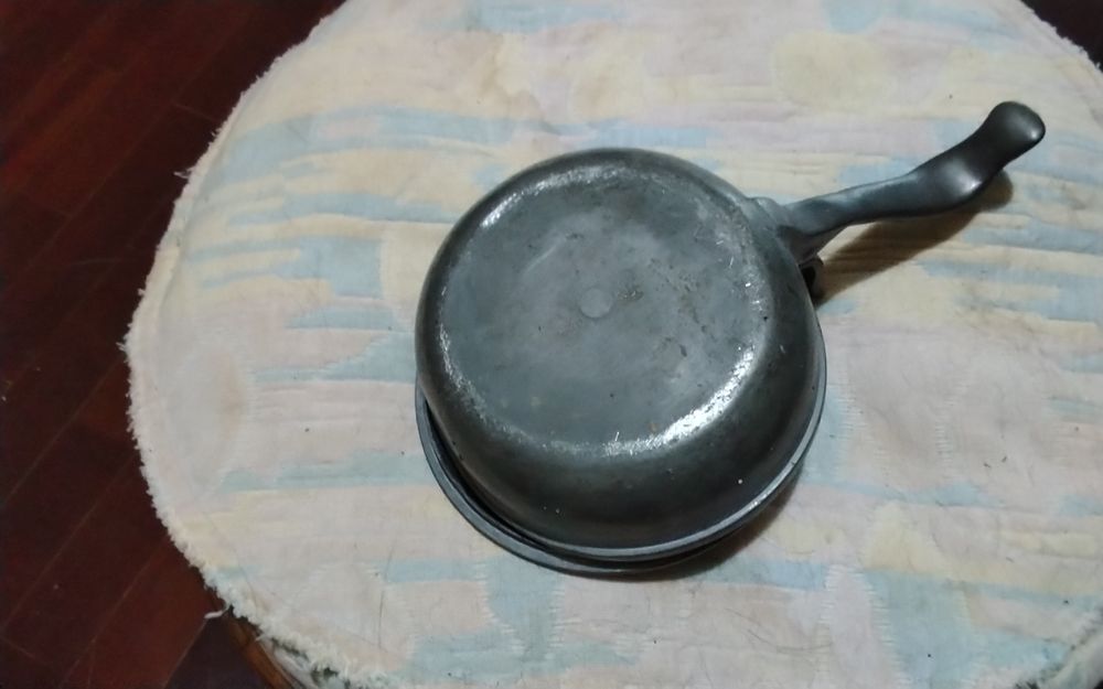 Peça em estanho muito antiga