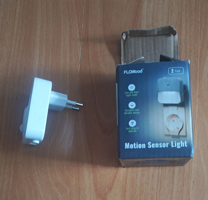 Lampka nocna LED z czujnikiem zmierzchu