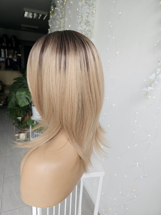Beżowy blond z odrostem peruka Mia naturalny wygald imitacja skalpu