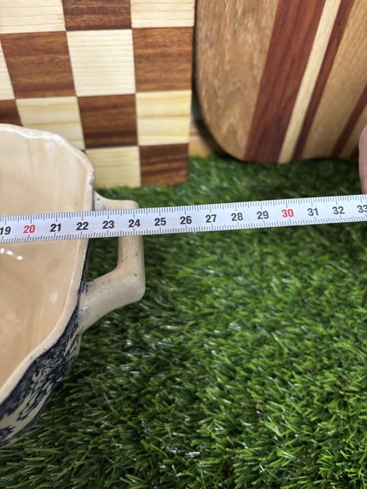 Terrina antiga sem tampa,