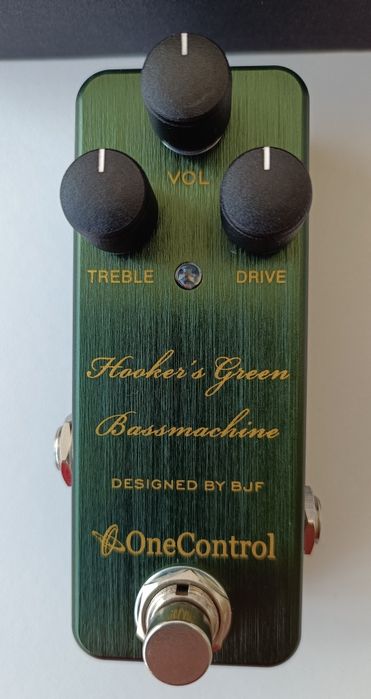 Pedal Baixo One Control OC-HGB Hooker's Green Bass Machine distorção
