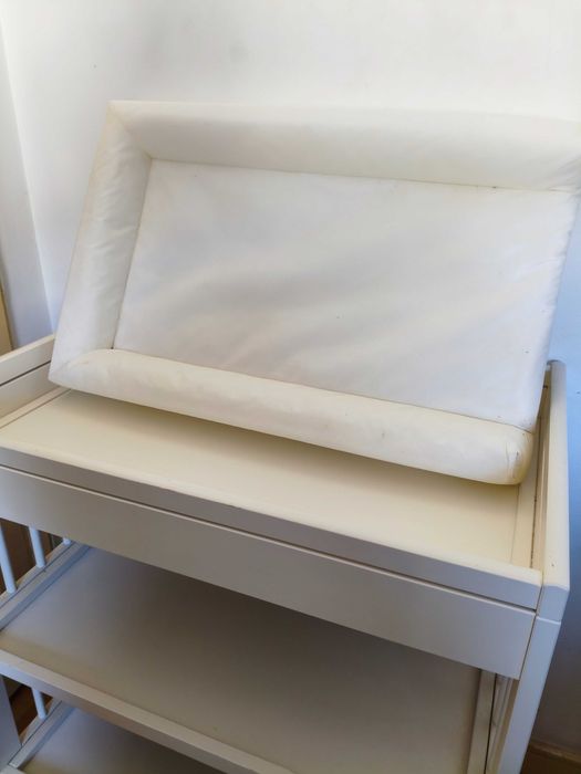 Trocador IKEA GULLIVER Branco + Muda-Fraldas VÄDRA