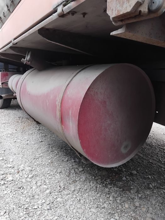 Продам топливный бак на 300 л. С крепежами