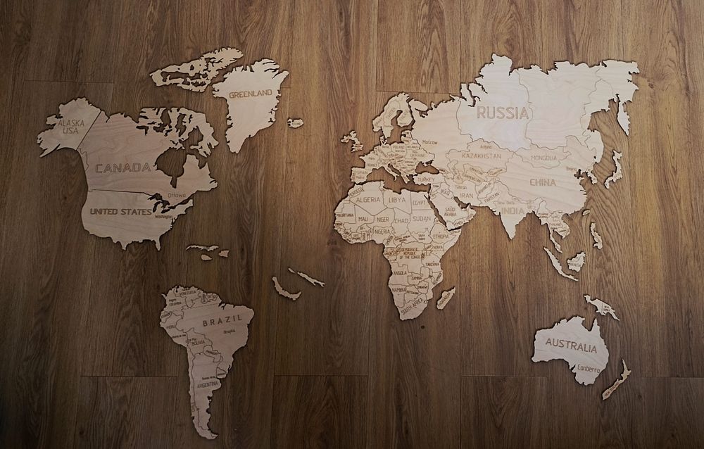 Drewniana mapa świata