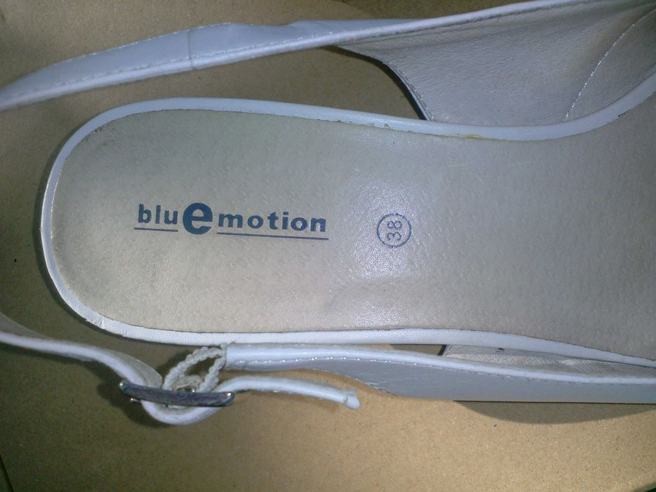 Обувь женская Летние кожаные белые босоножки размер 38