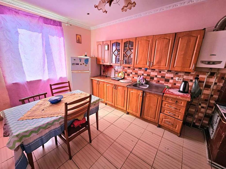 Продається добротний цегляний будинок...