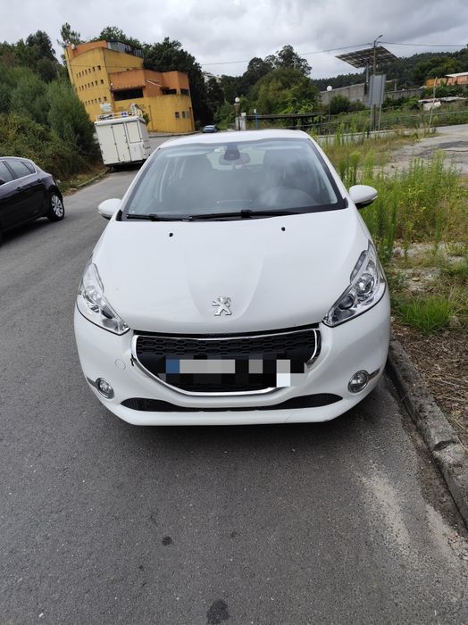 Peugeot 208 1.4 Hdi — photo 2