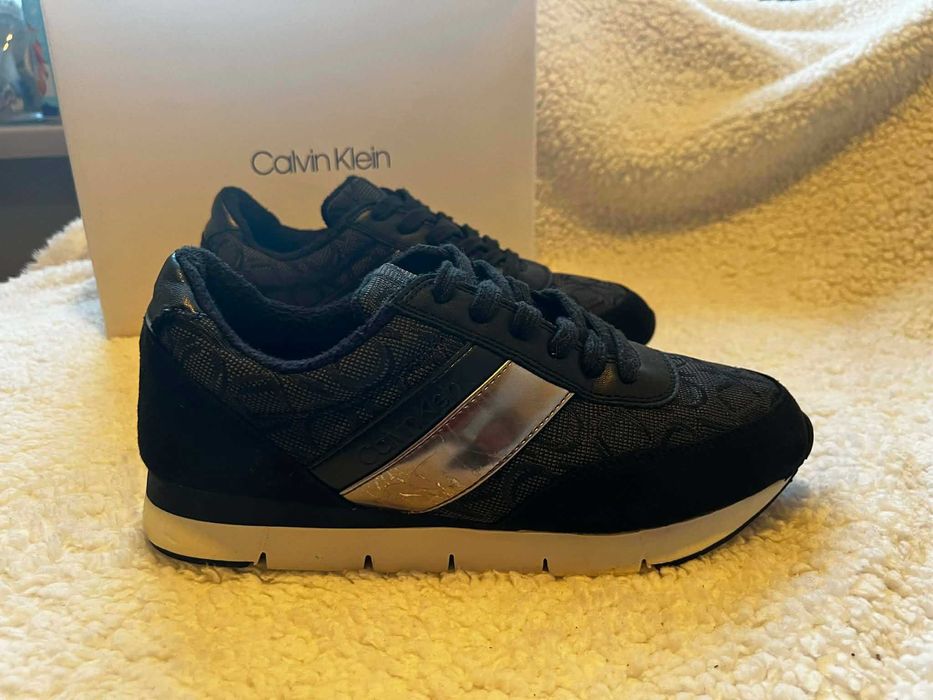 Calvin Klein Sneakersy Tea B4E00445 Czarny 40